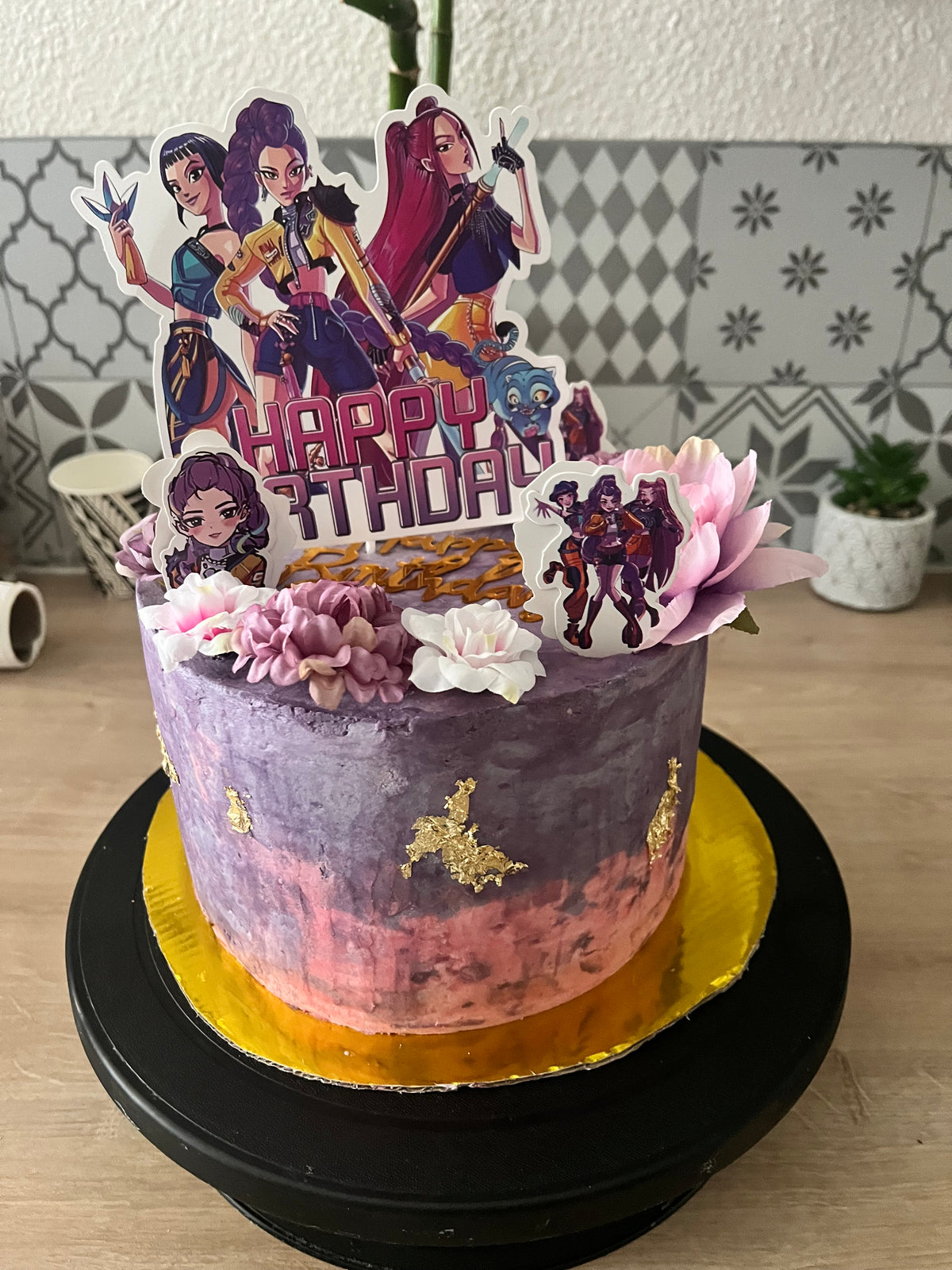 gateau kpop demon hunters deco personalisé