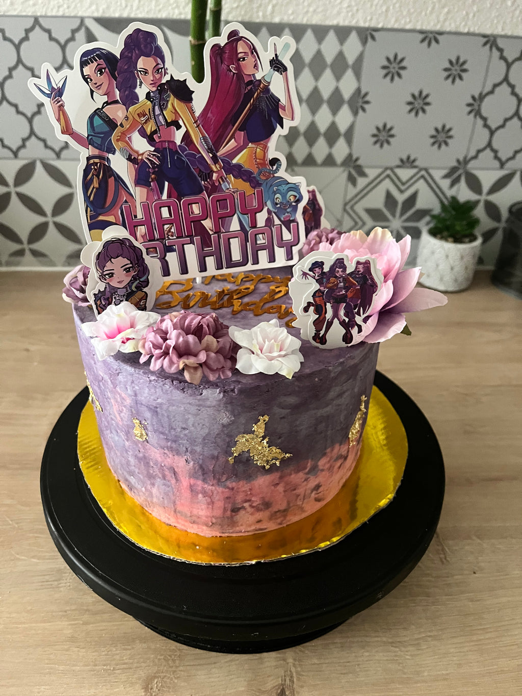 gateau kpop demon hunters deco personalisé