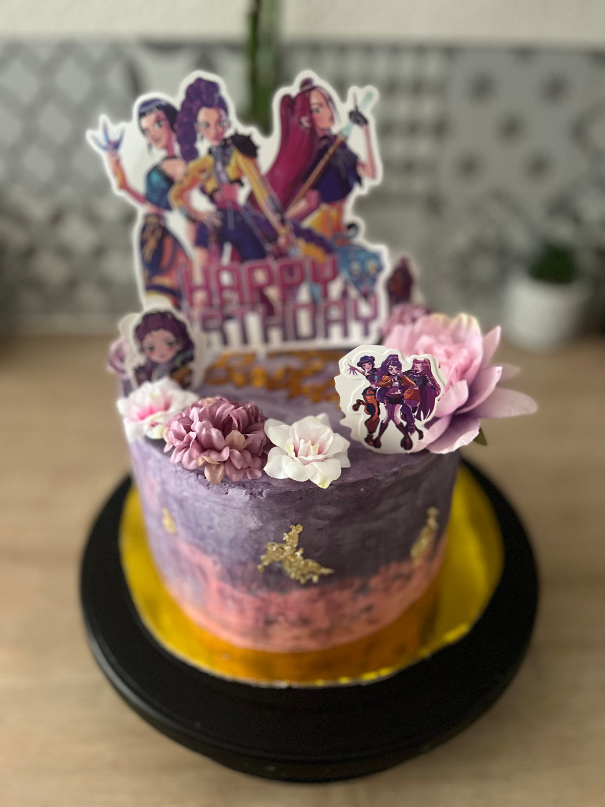 gateau kpop demon hunters deco personalisé